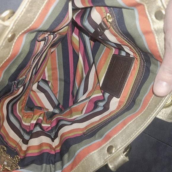 Coach Lily Legacy, Gold Metalic With Turnlock. - Picture 5 of 16